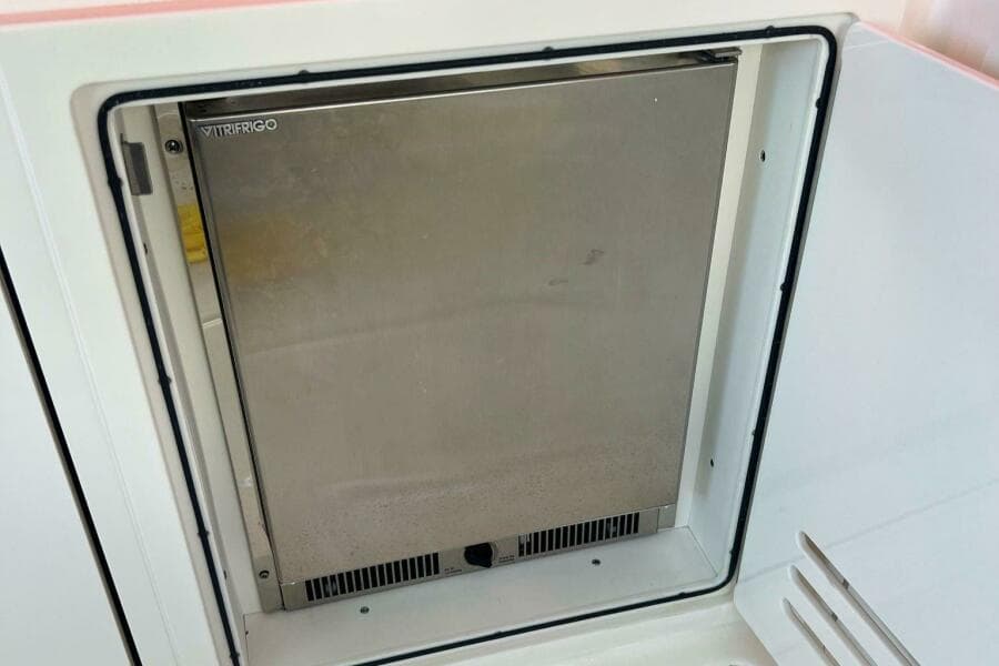 2022 Boston Whaler Conquest 405