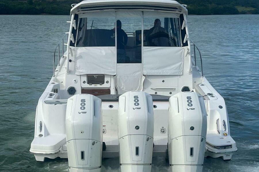 2022 Boston Whaler Conquest 405