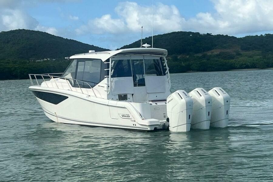 2022 Boston Whaler Conquest 405