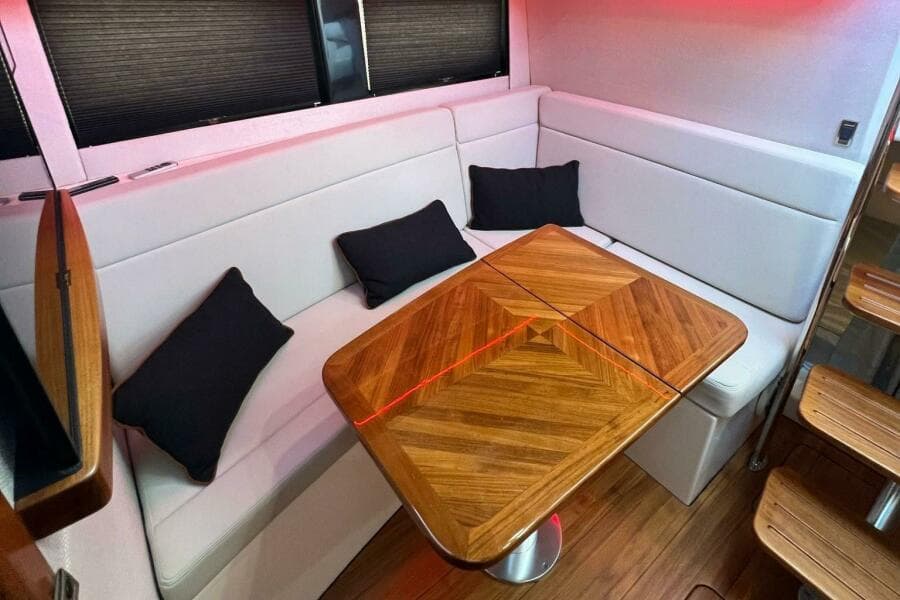 2022 Boston Whaler Conquest 405