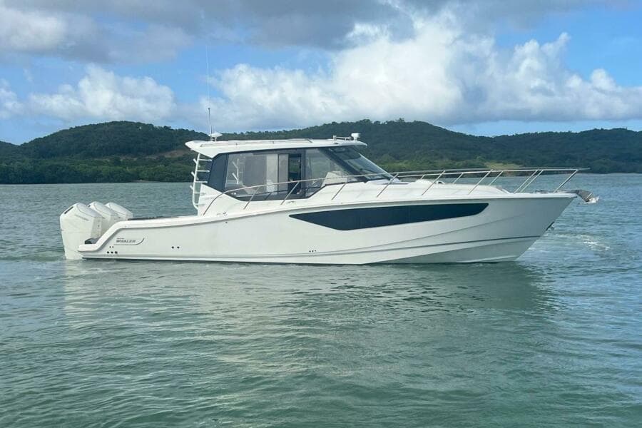 2022 Boston Whaler Conquest 405