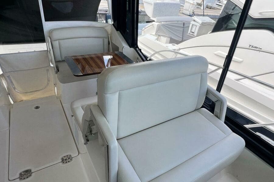 2022 Boston Whaler Conquest 405