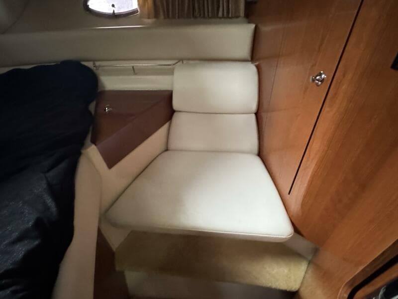 2005 Regal 3560 Commodore