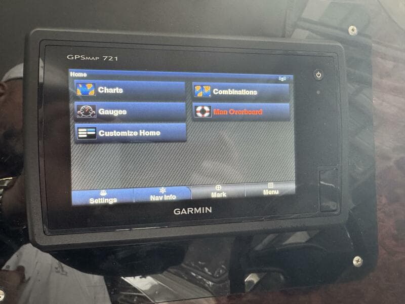 2005 Regal 3560 Commodore