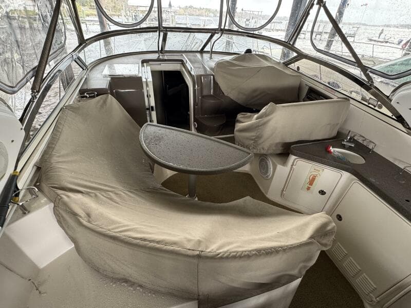 2005 Regal 3560 Commodore