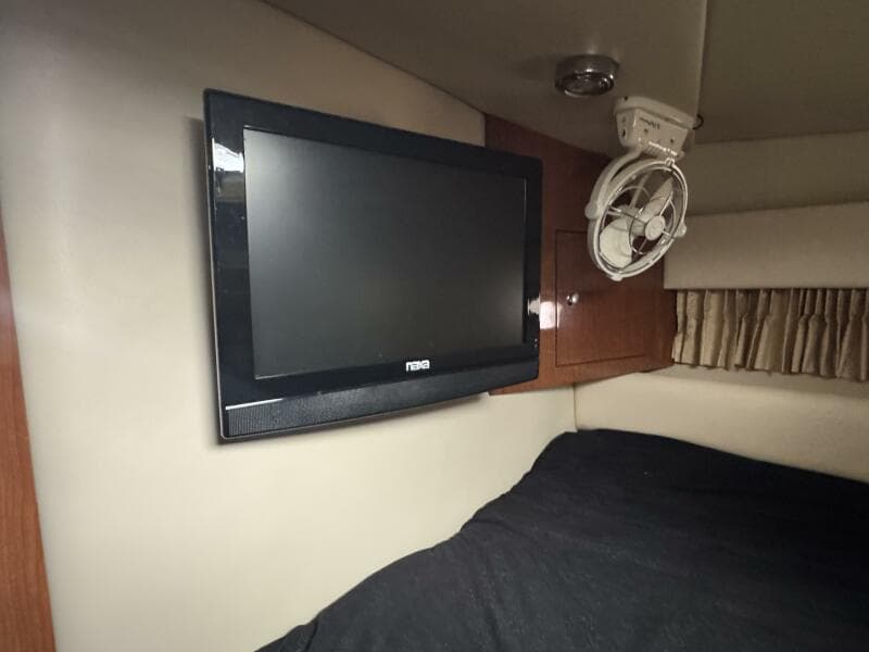 2005 Regal 3560 Commodore