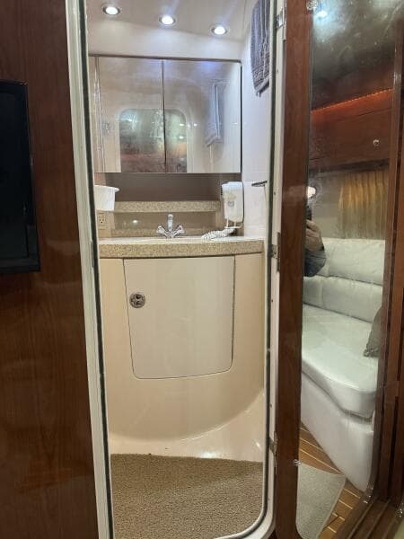 2005 Regal 3560 Commodore