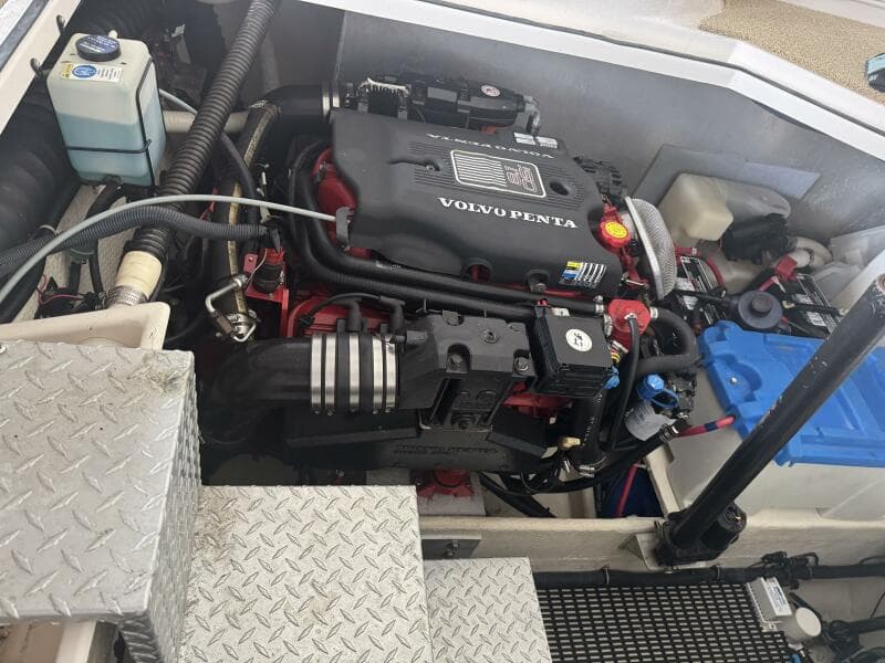 2005 Regal 3560 Commodore