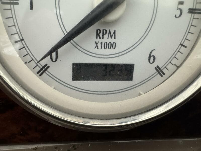 2005 Regal 3560 Commodore