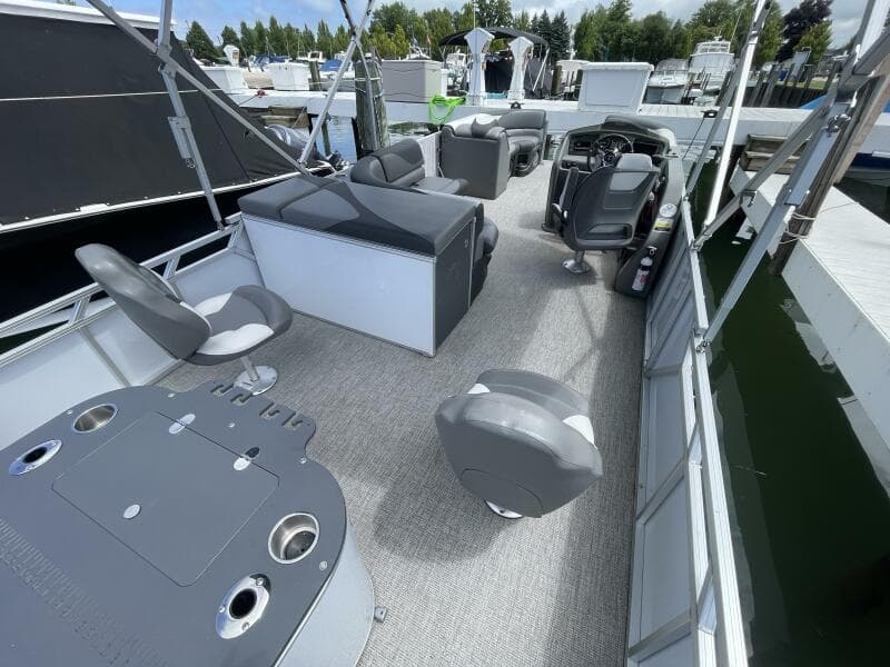 2023 Tahoe Pontoon LTZ 2385 Rear Fish