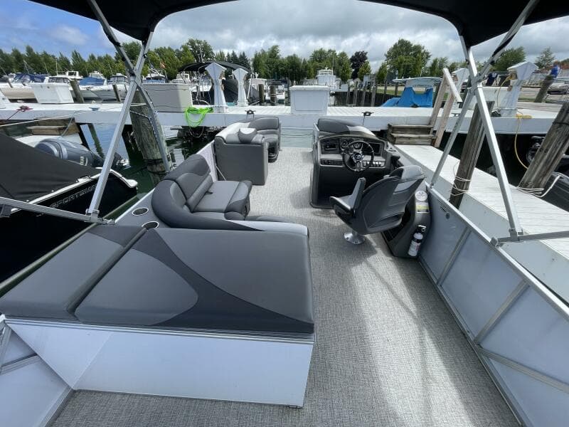 2023 Tahoe Pontoon LTZ 2385 Rear Fish