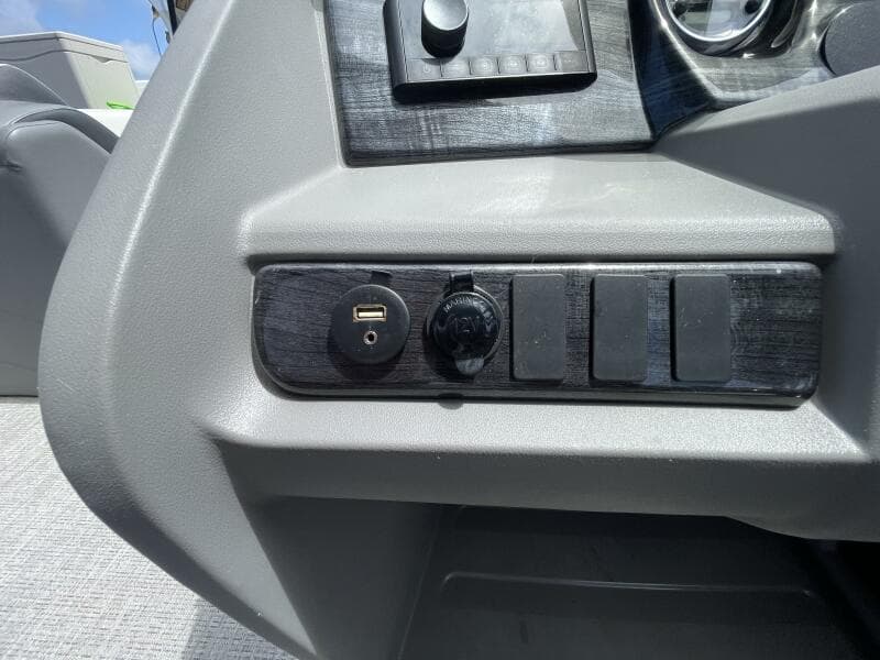 2023 Tahoe Pontoon LTZ 2385 Rear Fish