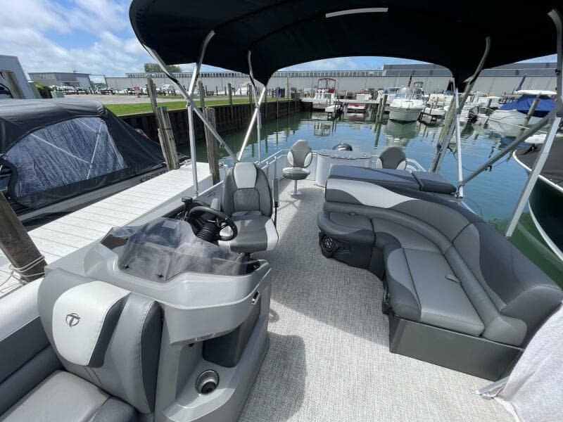 2023 Tahoe Pontoon LTZ 2385 Rear Fish