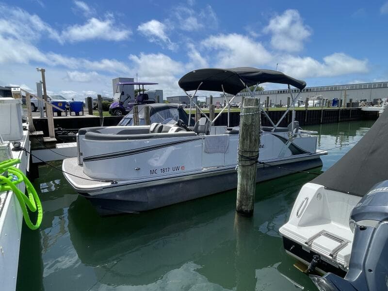 2023 Tahoe Pontoon LTZ 2385 Rear Fish