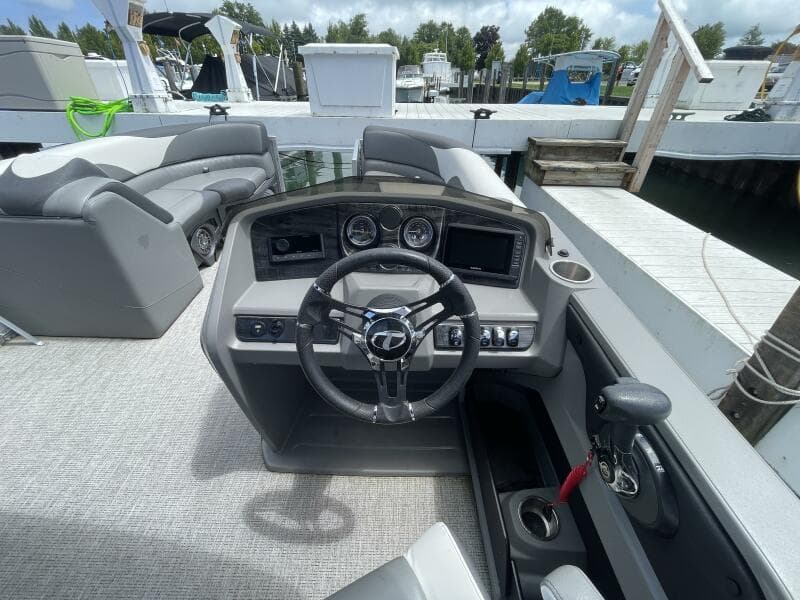 2023 Tahoe Pontoon LTZ 2385 Rear Fish