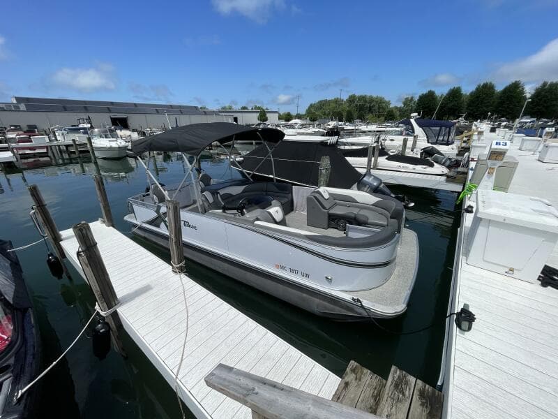 2023 Tahoe Pontoon LTZ 2385 Rear Fish