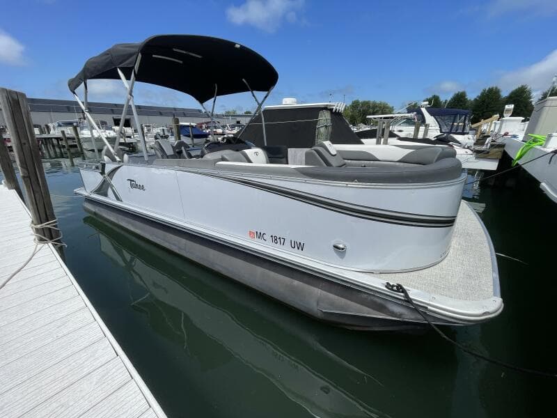2023 Tahoe Pontoon LTZ 2385 Rear Fish