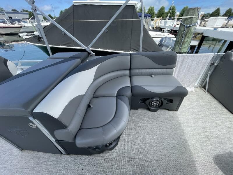 2023 Tahoe Pontoon LTZ 2385 Rear Fish