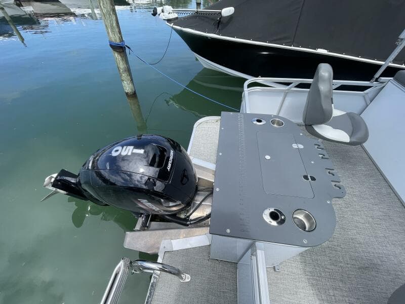 2023 Tahoe Pontoon LTZ 2385 Rear Fish