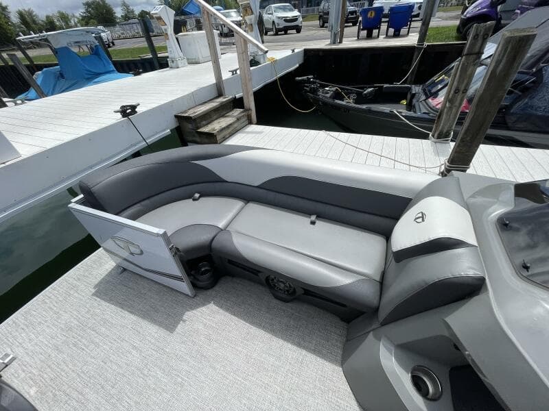 2023 Tahoe Pontoon LTZ 2385 Rear Fish
