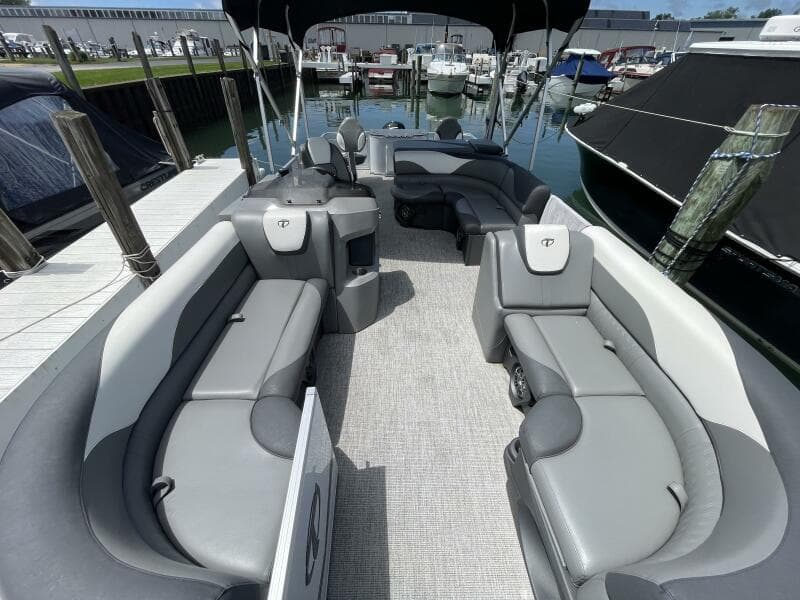 2023 Tahoe Pontoon LTZ 2385 Rear Fish