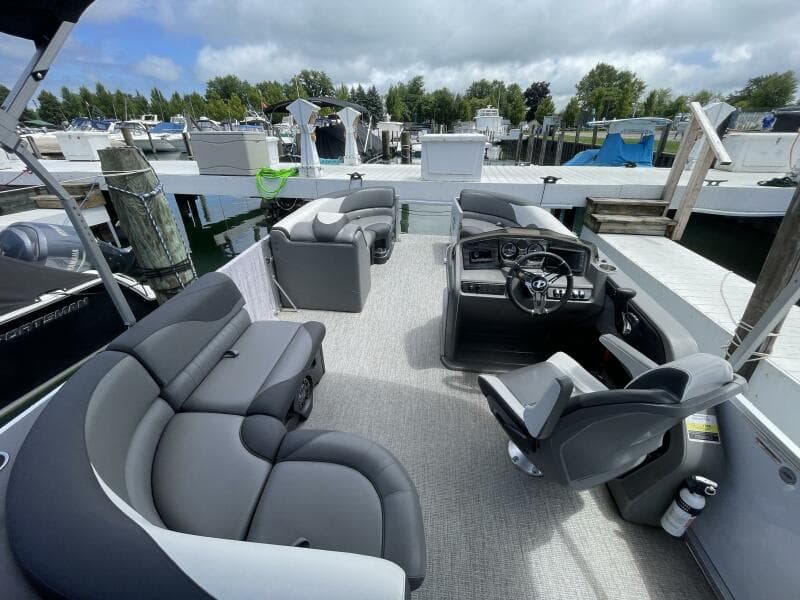 2023 Tahoe Pontoon LTZ 2385 Rear Fish