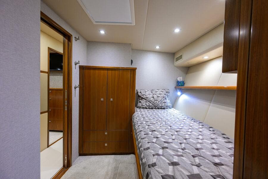 Viking 80 - LAMPLIGHTER - Mid Starboard Stateroom