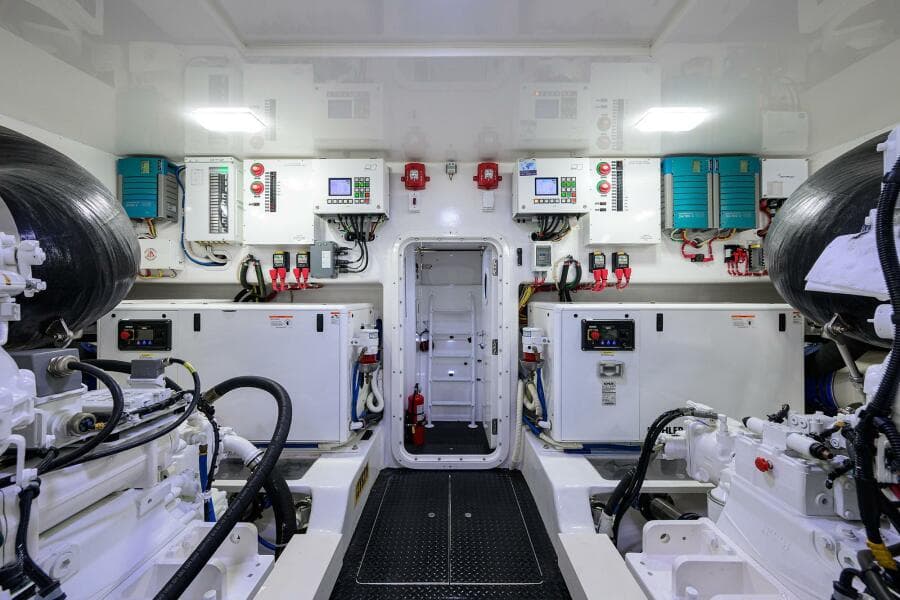 Viking 80 - LAMPLIGHTER - Engine Room