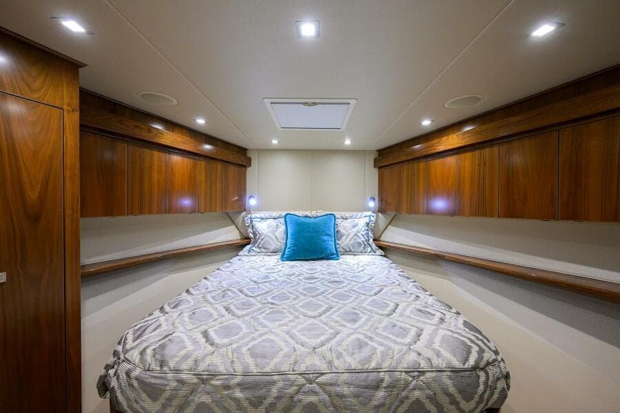 Viking 80 - LAMPLIGHTER - Forward Stateroom