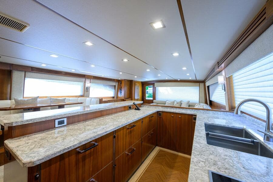 Viking 80 - LAMPLIGHTER - Galley