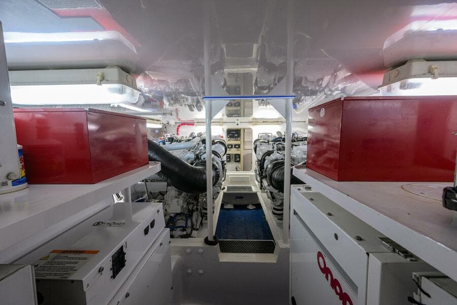 Viking 61 Reel King - Engine Room