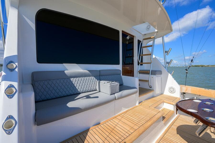 Viking 61 Reel King - Cockpit