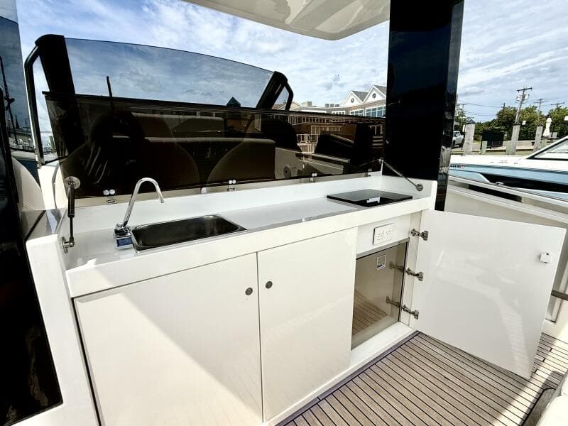 2023 Astondoa 377 Coupe Outboard - Photo 22