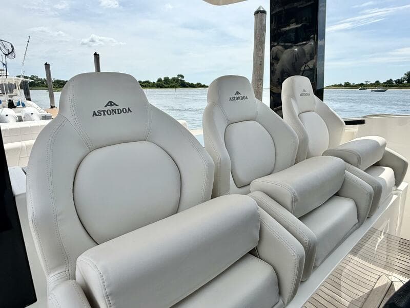 2023 Astondoa 377 Coupe Outboard - Photo 30
