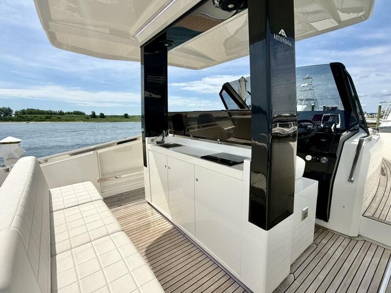 2023 Astondoa 377 Coupe Outboard - Photo 19