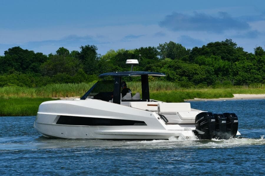 2023 Astondoa 377 Coupe Outboard - Photo 4