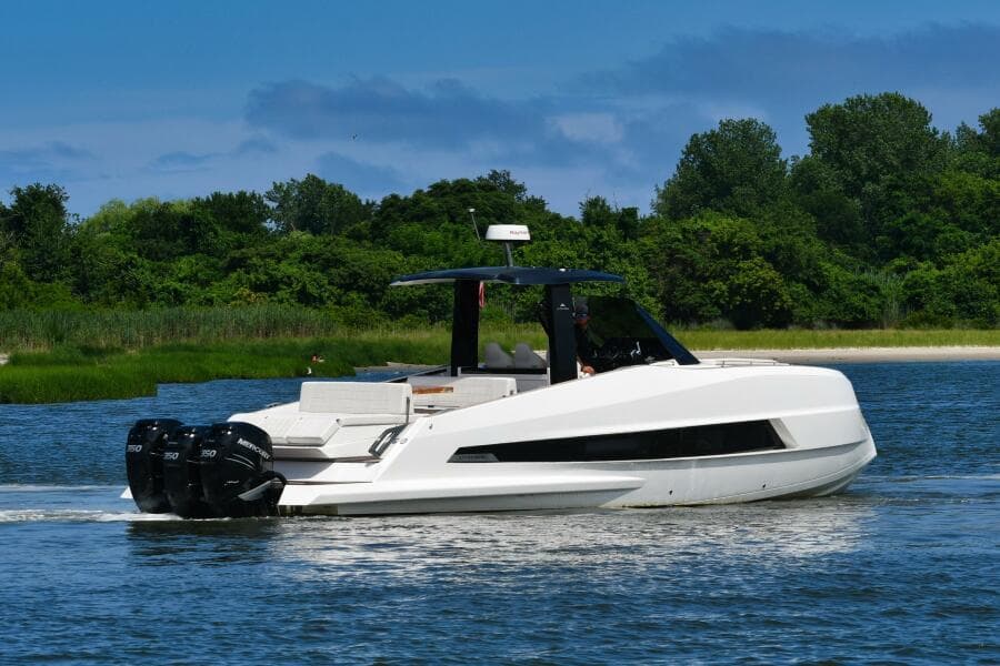 2023 Astondoa 377 Coupe Outboard - Photo 2