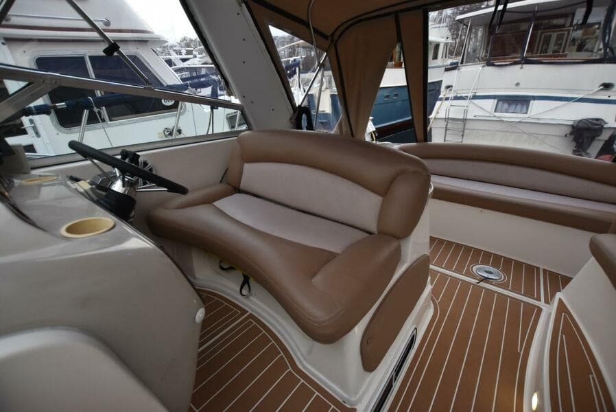 2000 Rinker 342 Fiesta Vee