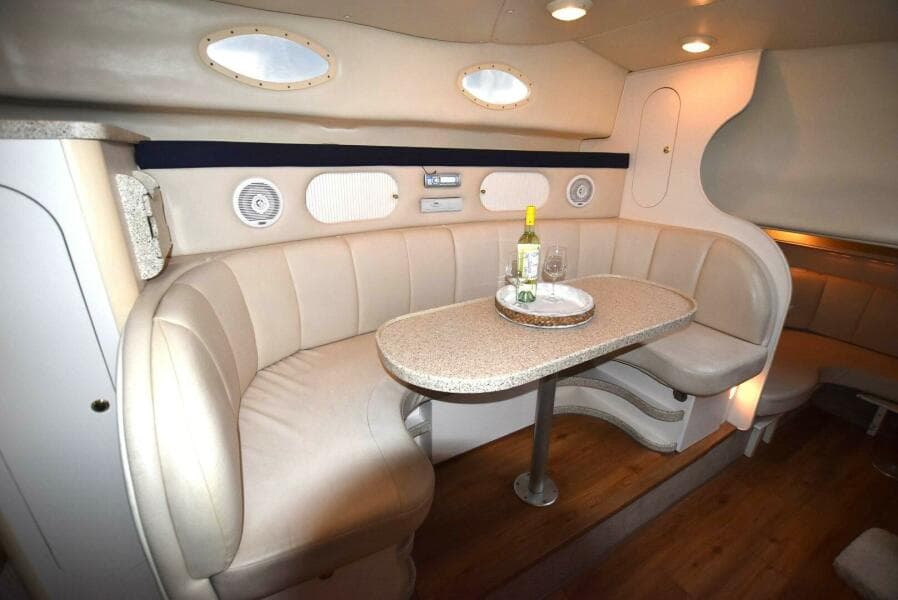 2000 Rinker 342 Fiesta Vee