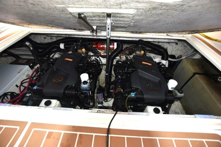 2000 Rinker 342 Fiesta Vee