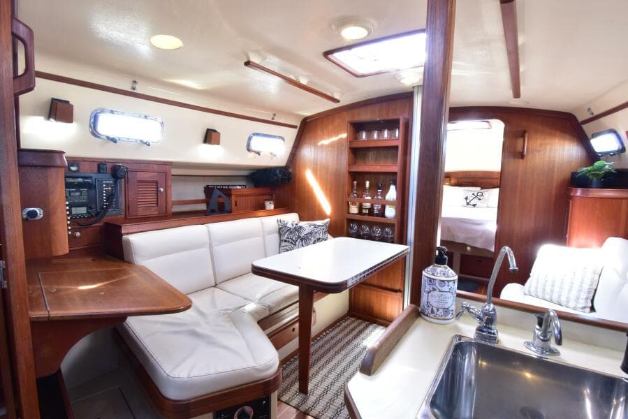 1999 Island Packet 380