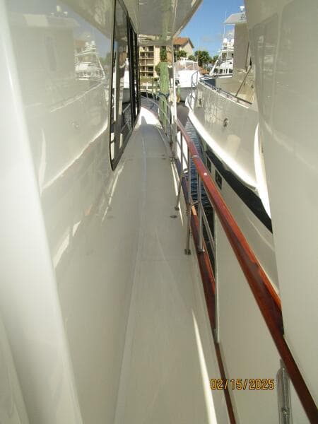 57' DeFever starboard side deck1