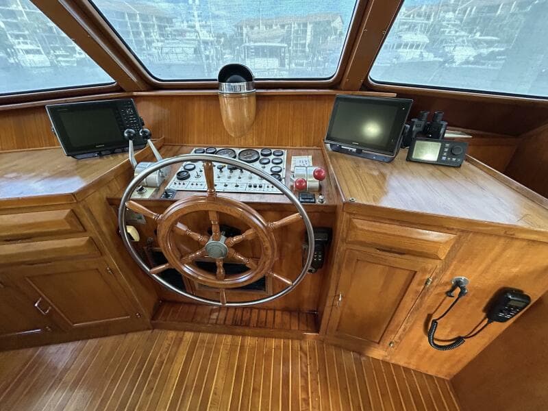 57' DeFever pilothouse helm