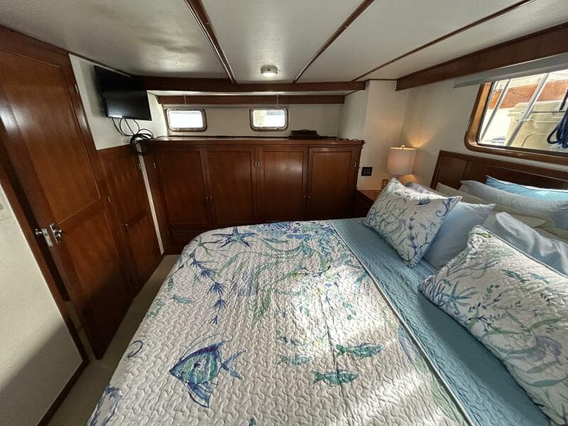 57' DeFever master stateroom starboard
