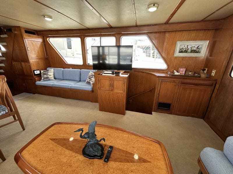 57' DeFever salon starboard