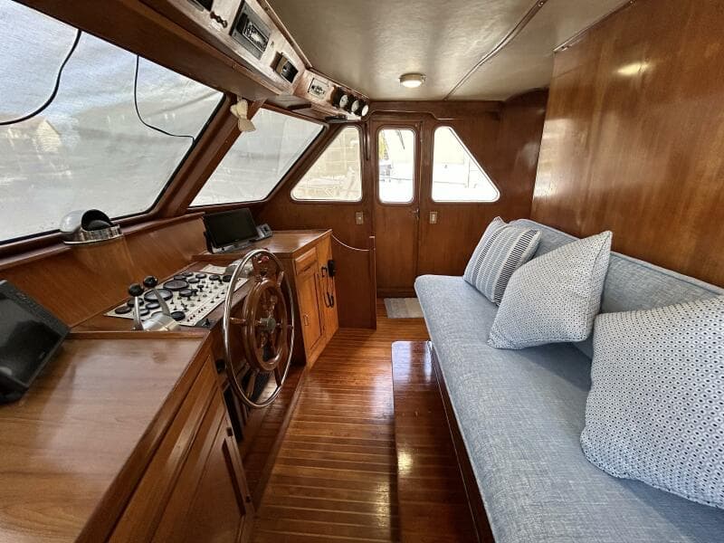 57' DeFever pilothouse starboard