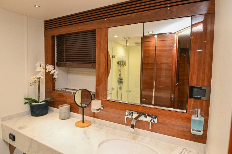 2015 Sunseeker Predator 68