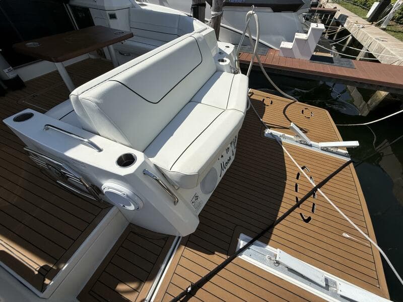 2014 Cruisers Yachts 45 Cantius
