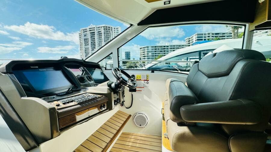 2014 Cruisers Yachts 45 Cantius