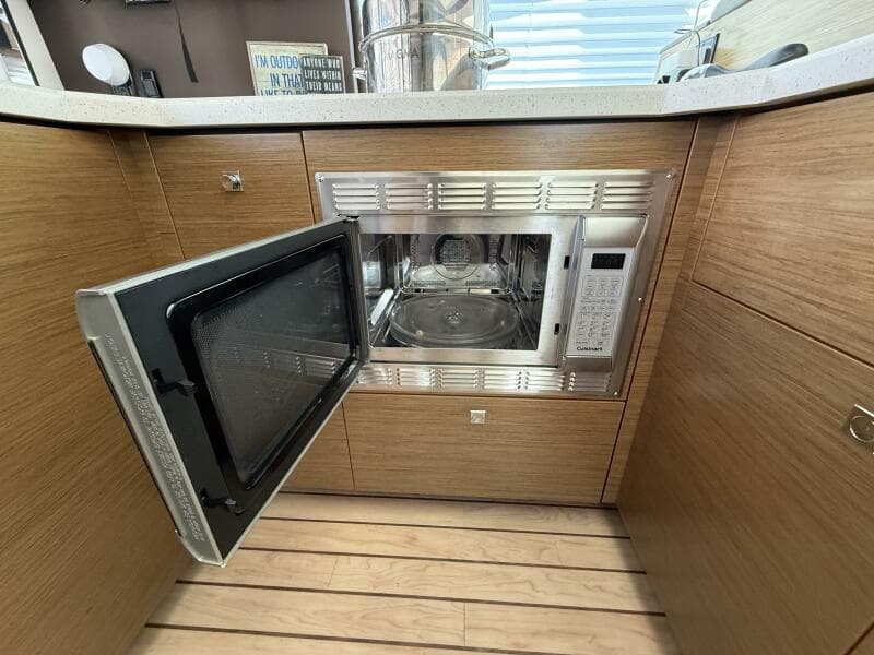 2014 Cruisers Yachts 45 Cantius